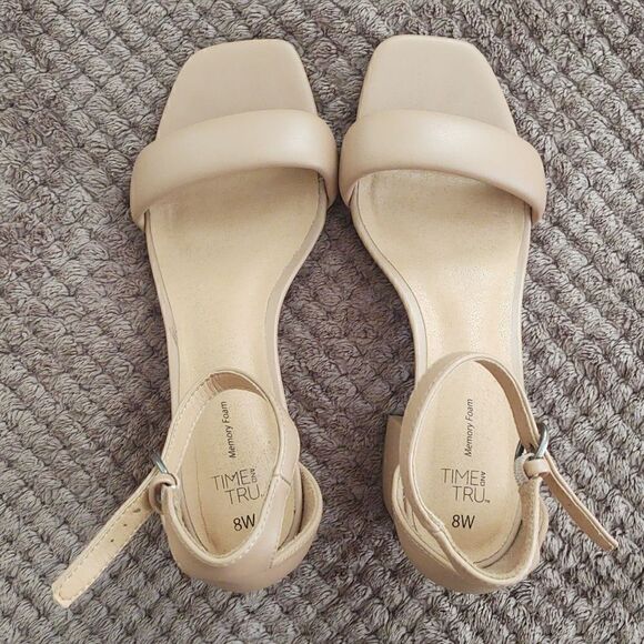 Time and Tru sandals - Picture 1 of 4
